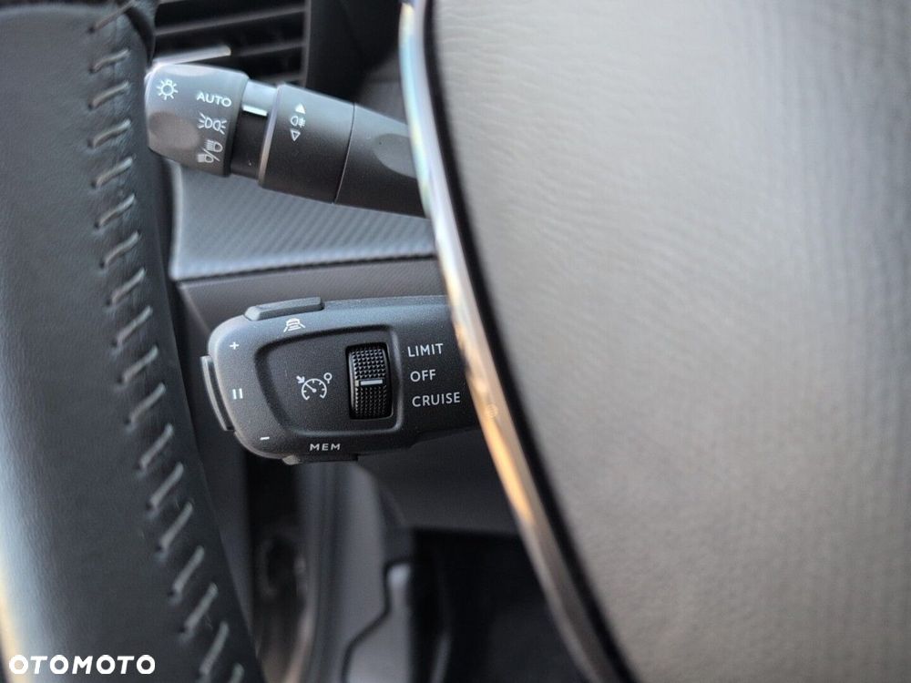 Peugeot 208 - 18
