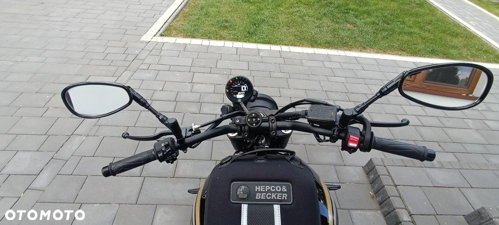 Yamaha XSR - 31