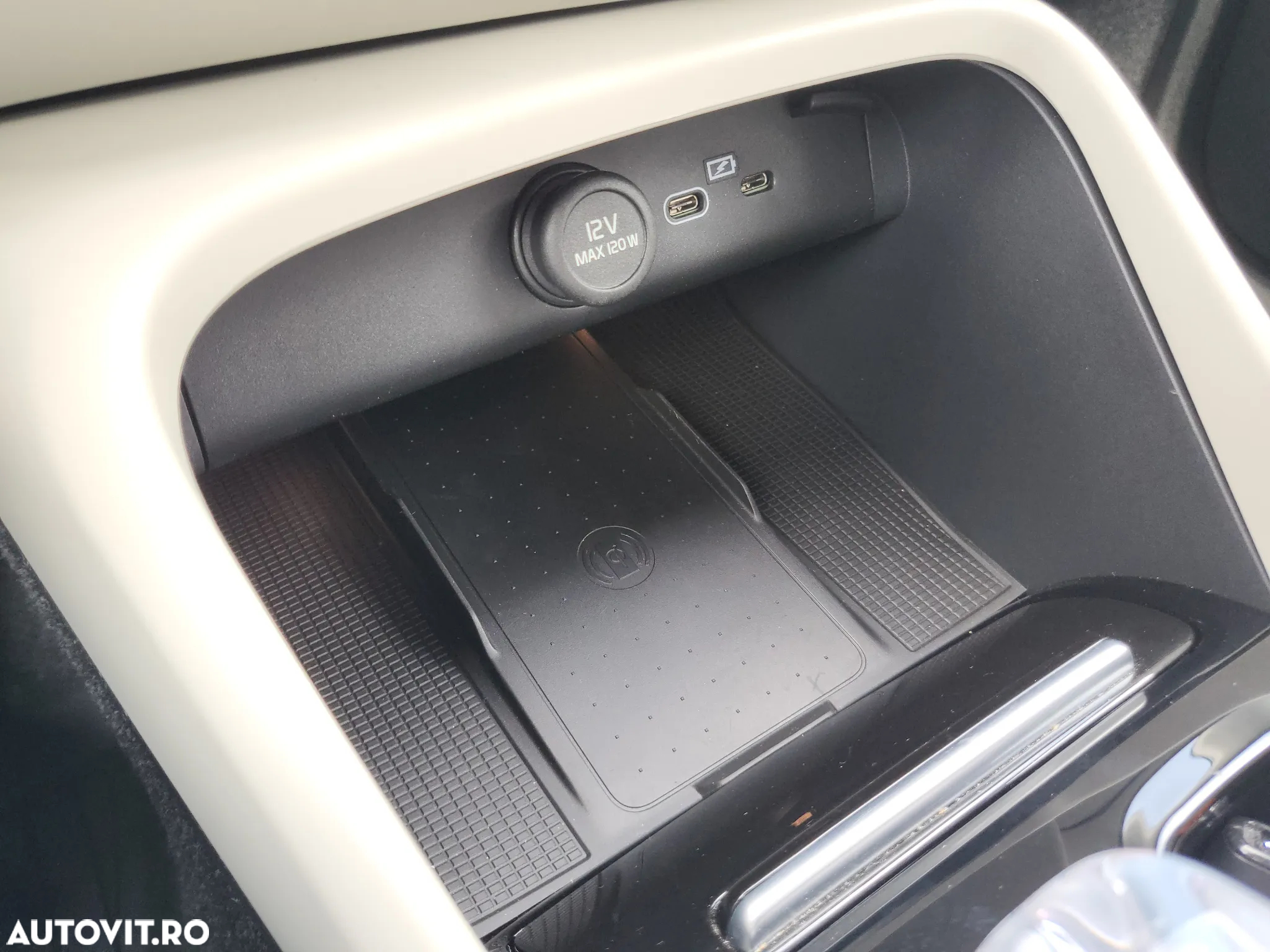 Volvo XC 40 B3 AT FWD MHEV Plus Dark - 27