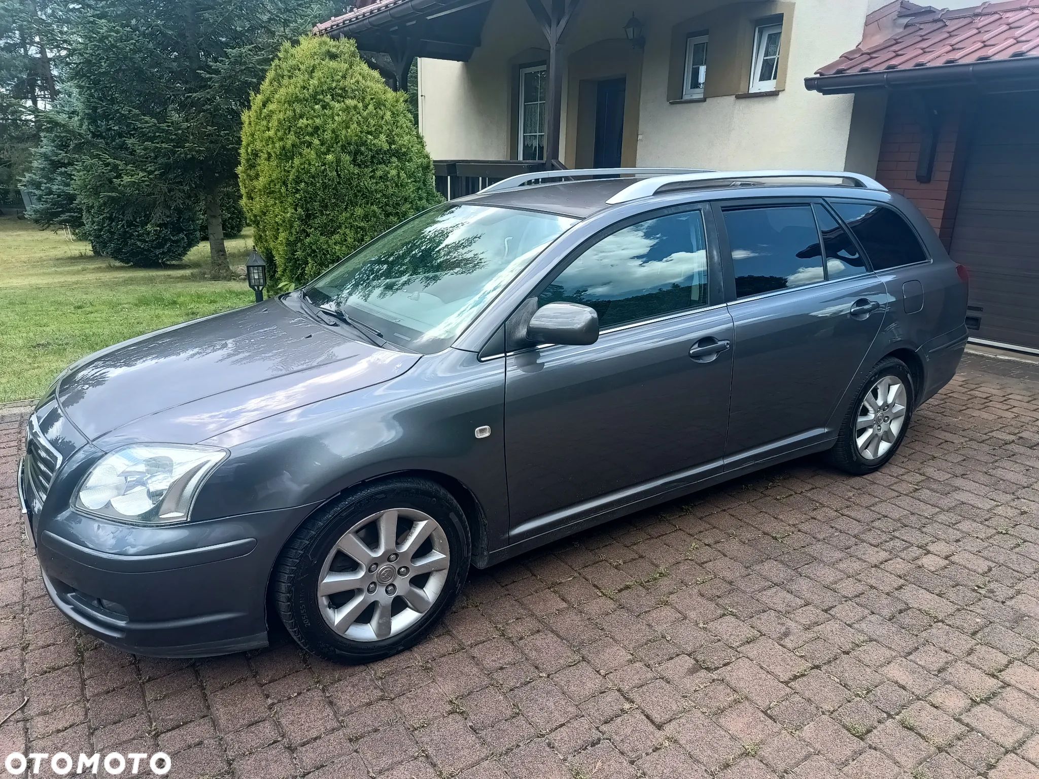 Toyota Avensis - 1
