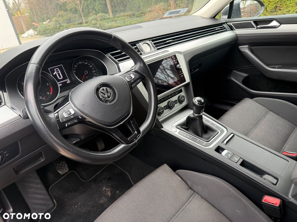 Volkswagen Passat 2.0 TDI SCR Business - 20