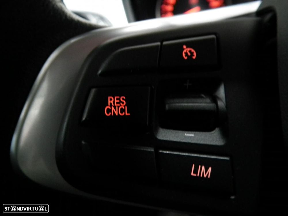 BMW X1 16 d sDrive xLine - 29