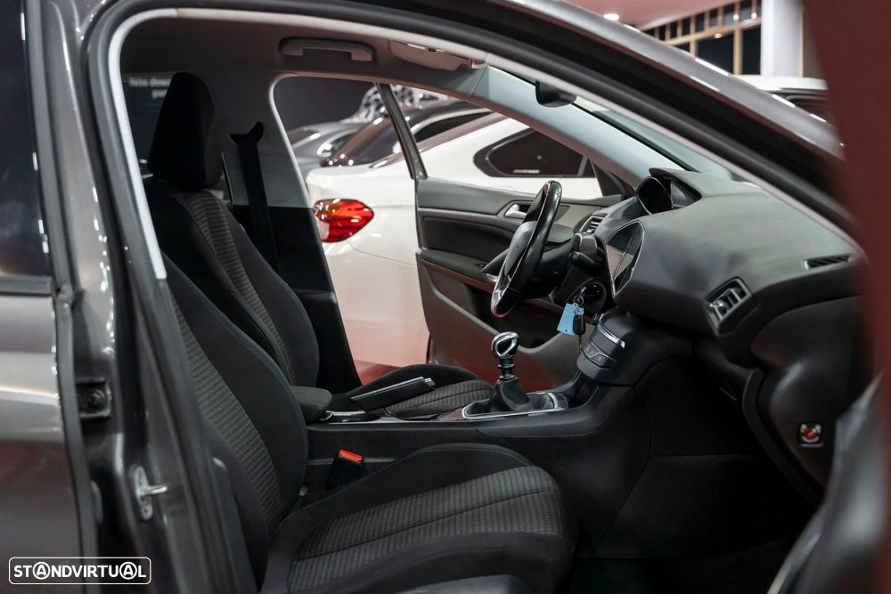 Peugeot 308 1.2 PureTech Style - 25