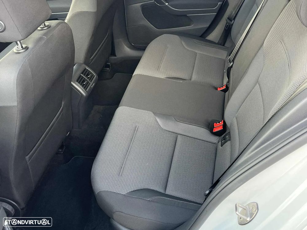 VW Golf 1.0 TSI Confortline DSG - 36