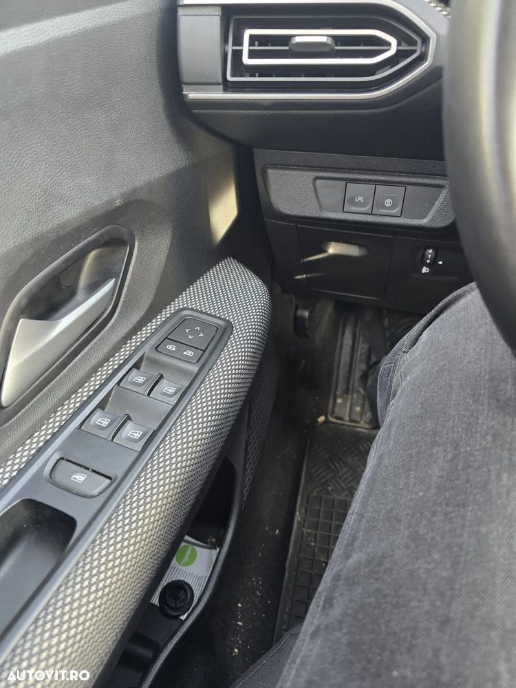 Dacia Logan TCe 90 MT5 Essential - 9