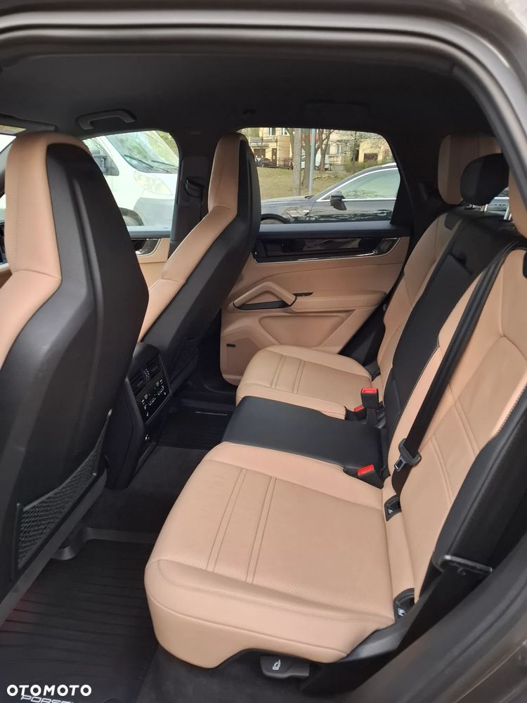 Porsche Cayenne - 27