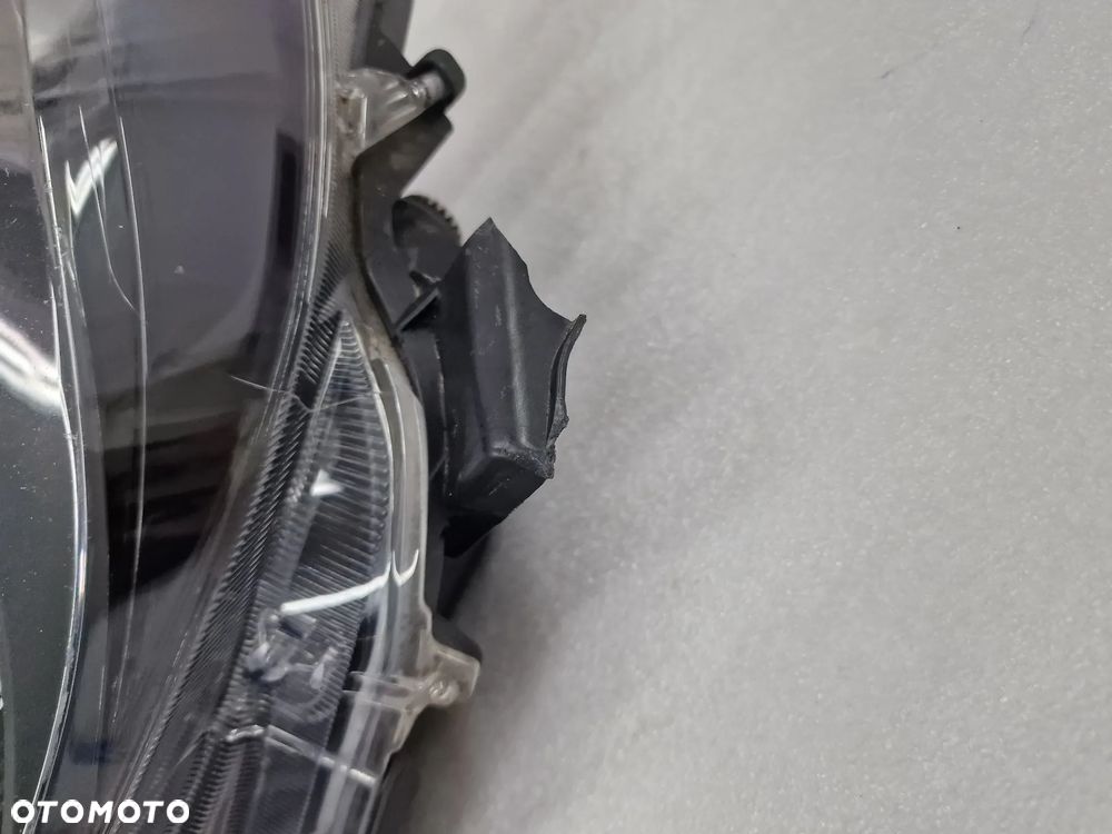 TOYOTA YARIS IV 19- LEWA / PRAWA ZWYKŁA SOCZEWKA LAMPA PRZEDNIA PRZÓD , NR KOITO K0-6 , NR AUKCJI LA47 - 32