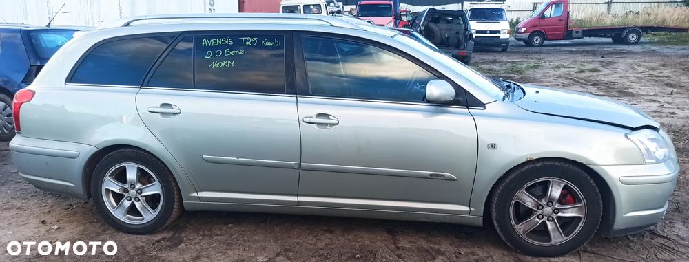 TOYOTA AVENSIS T25 2.0 BENZYNA 140KM - 3
