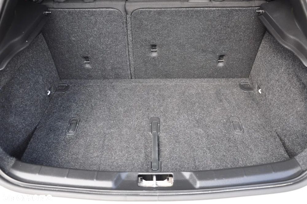 Volvo V40 D2 Momentum - 27