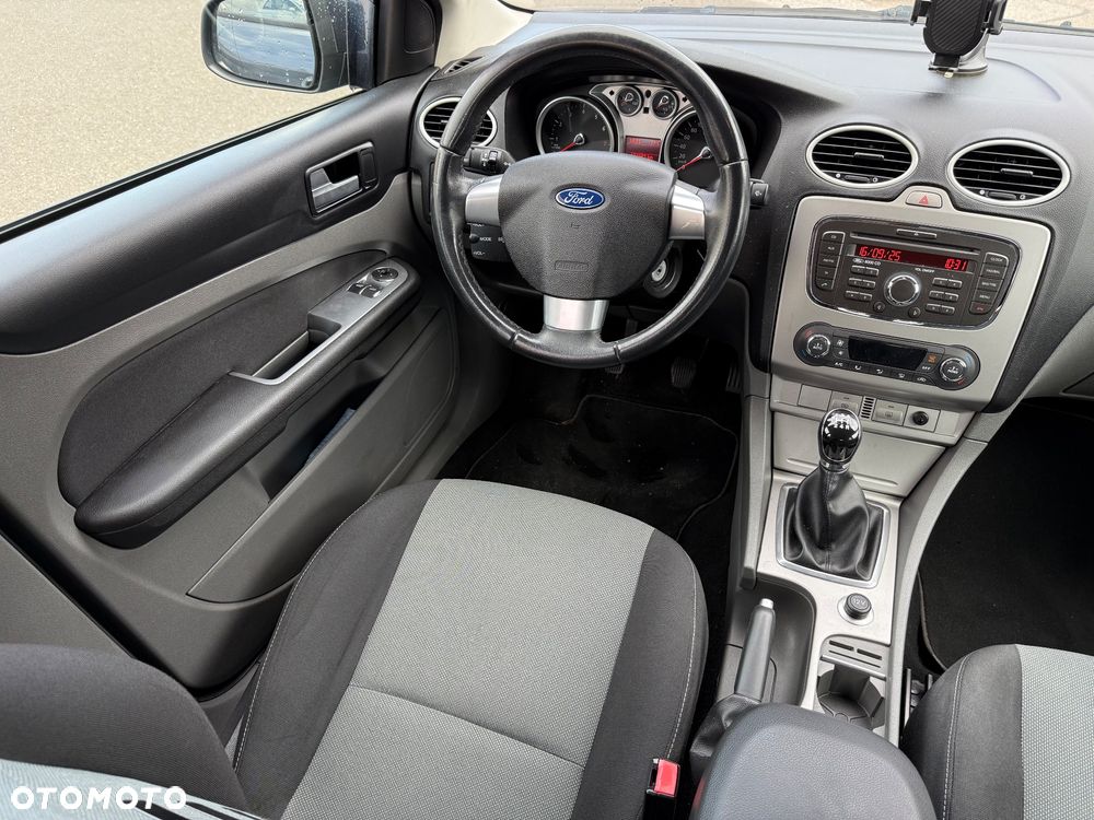 Ford Focus 1.6 Trend - 30
