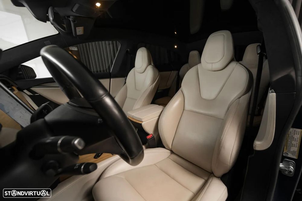 Tesla Model S Standard Range - 44