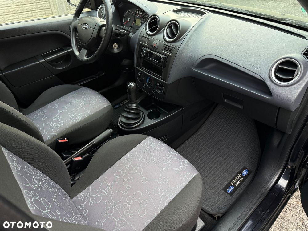 Ford Fiesta 1.3 Trend - 30