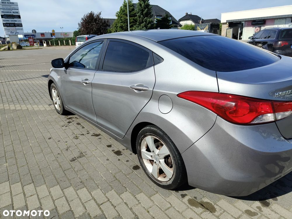Hyundai Elantra 1.6 Comfort - 2