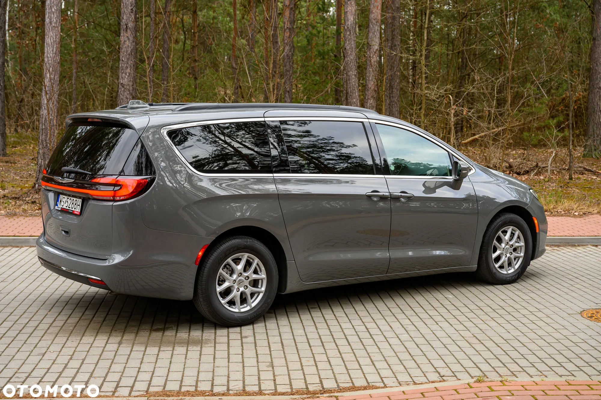 Chrysler Pacifica - 4