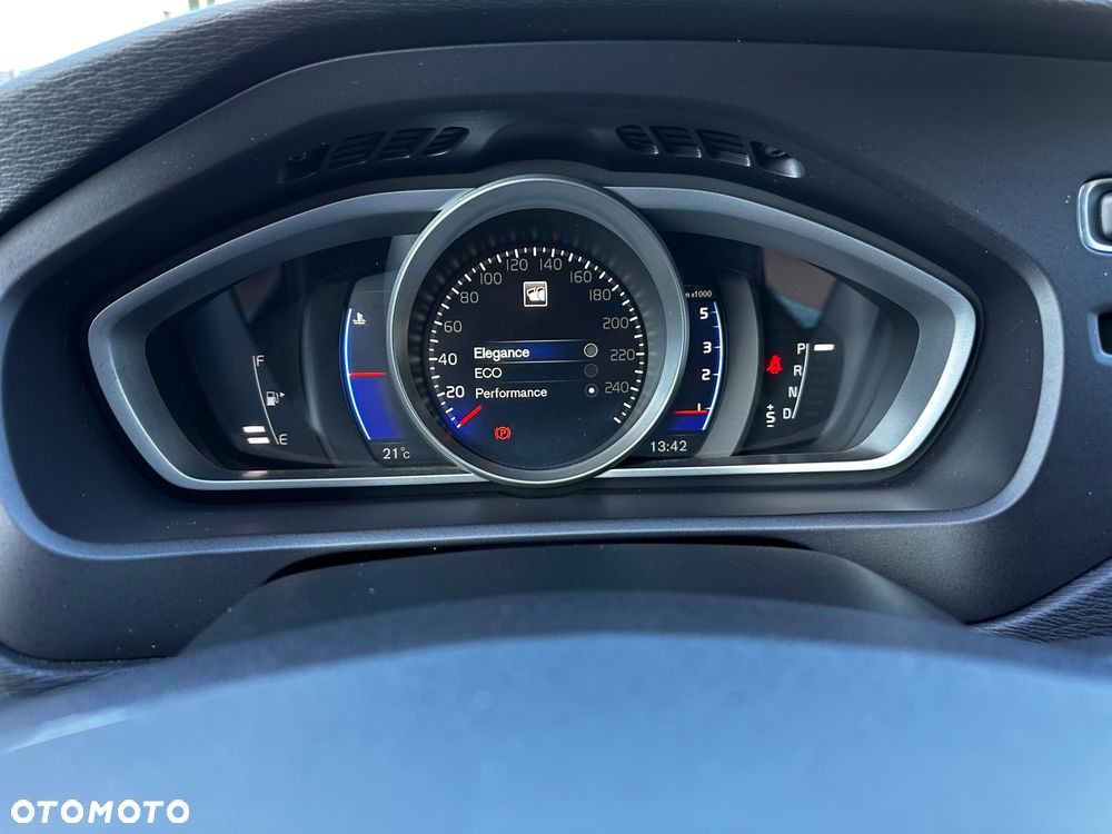 Volvo V40 D3 Geartronic RDesign - 25
