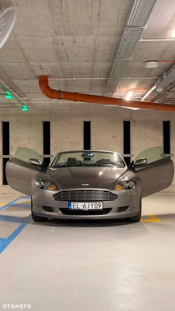 Aston Martin DB9 Standard - 11