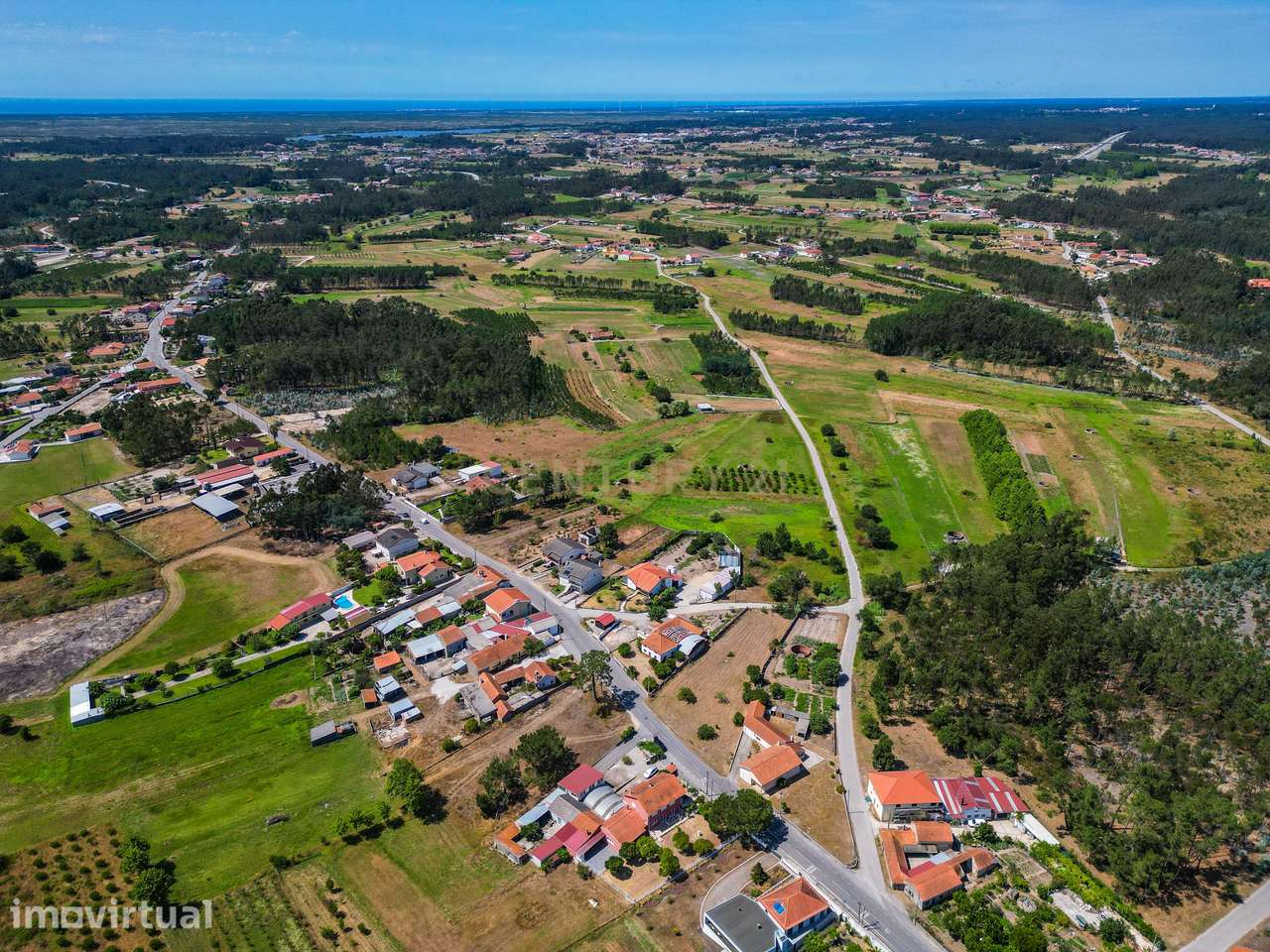 Terreno com cerca de 2.400 m² e viabilidade de construção em Moinhos d - Grande imagem: 5/21