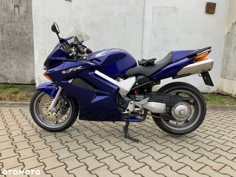 Honda VFR - 2