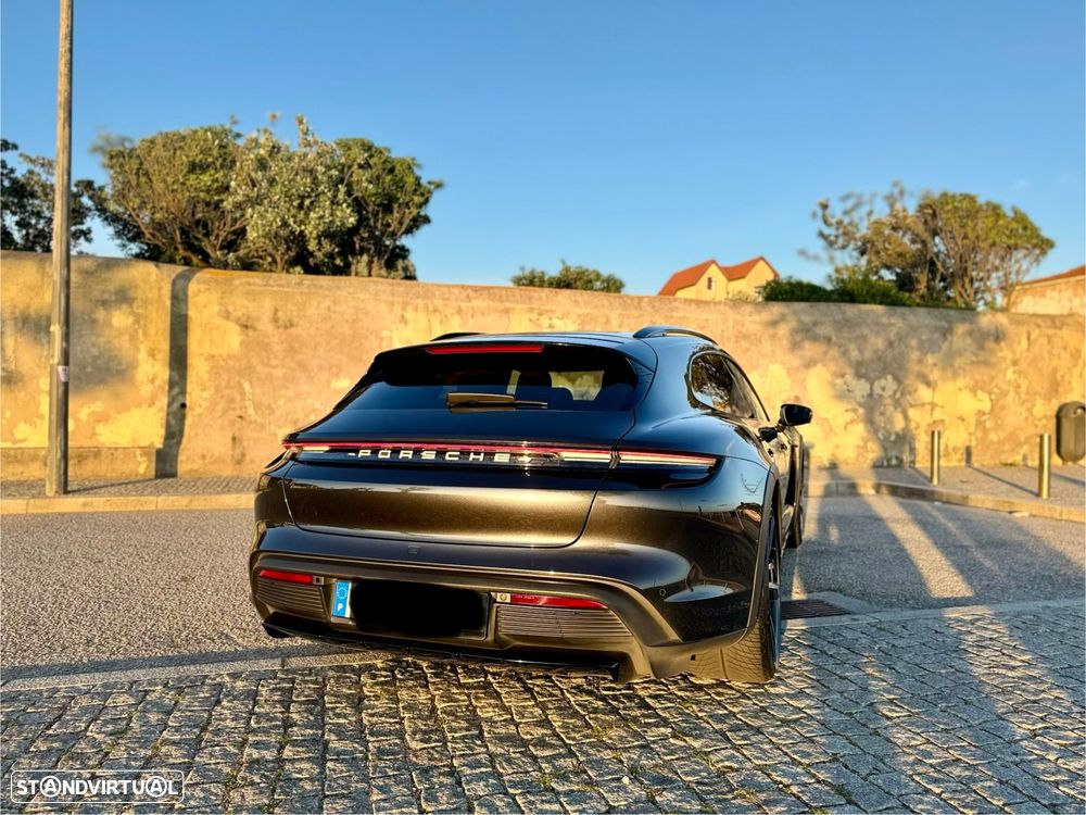 Porsche Taycan Cross Turismo - 9