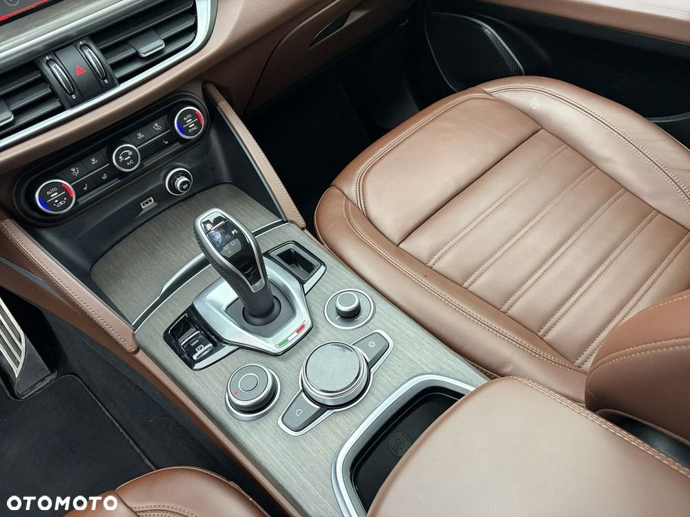 Alfa Romeo Stelvio 2.0 Turbo TI Q4 - 25
