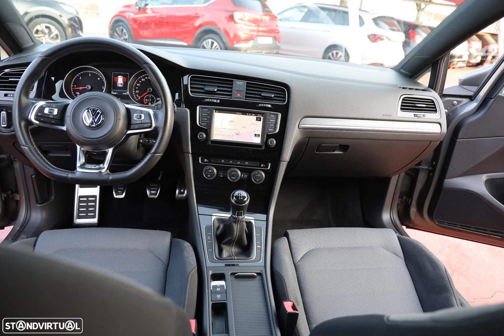VW Golf Variant 1.6 TDi R-Line - 17