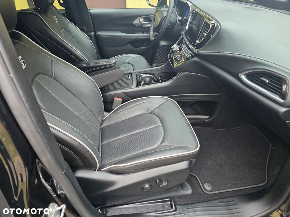 Chrysler Pacifica - 15