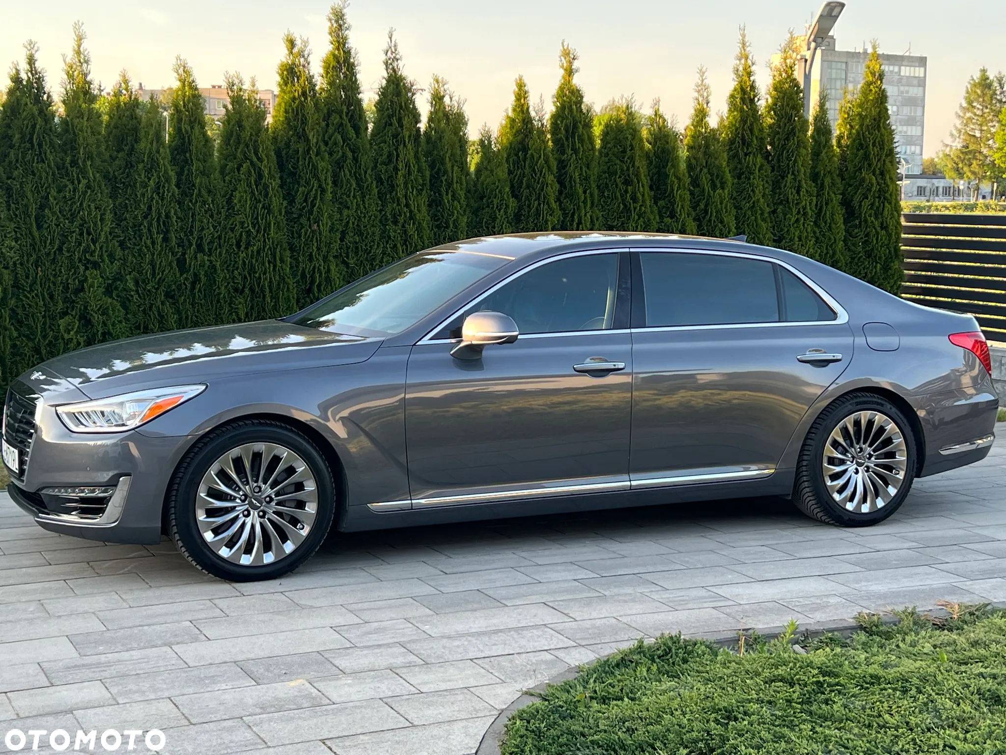 Genesis G90 - 17