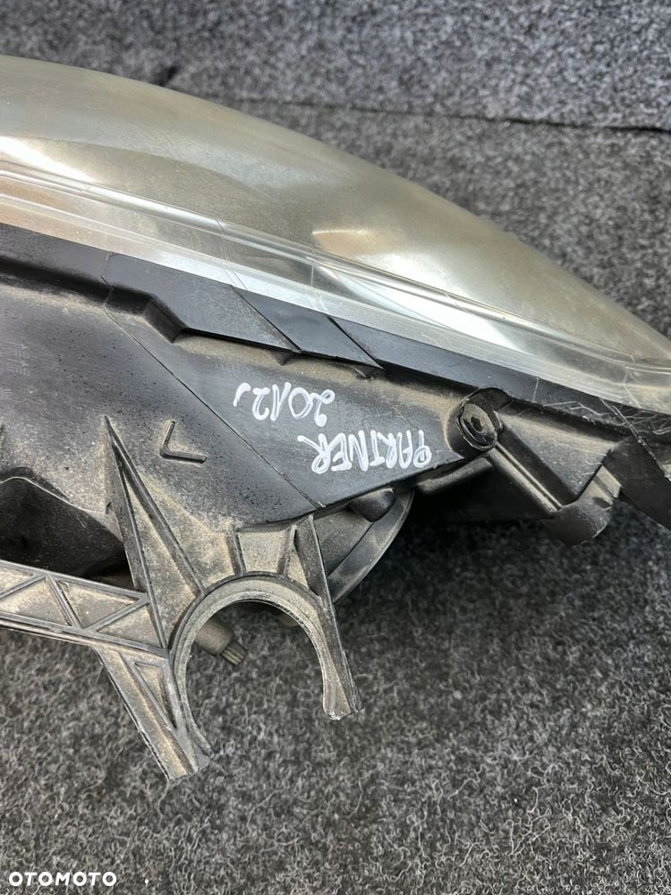 peugeot partner II lampa prawy przód prawa przednia OE europa - 8