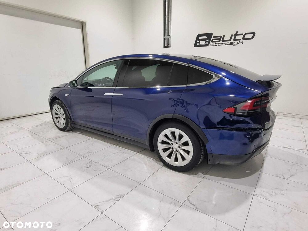 Tesla Model X - 9