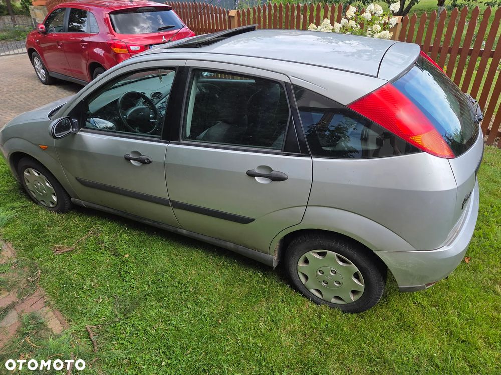 Ford Focus 1.4 Ambiente - 5