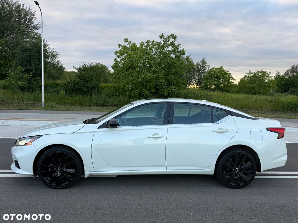 Nissan Altima - 4