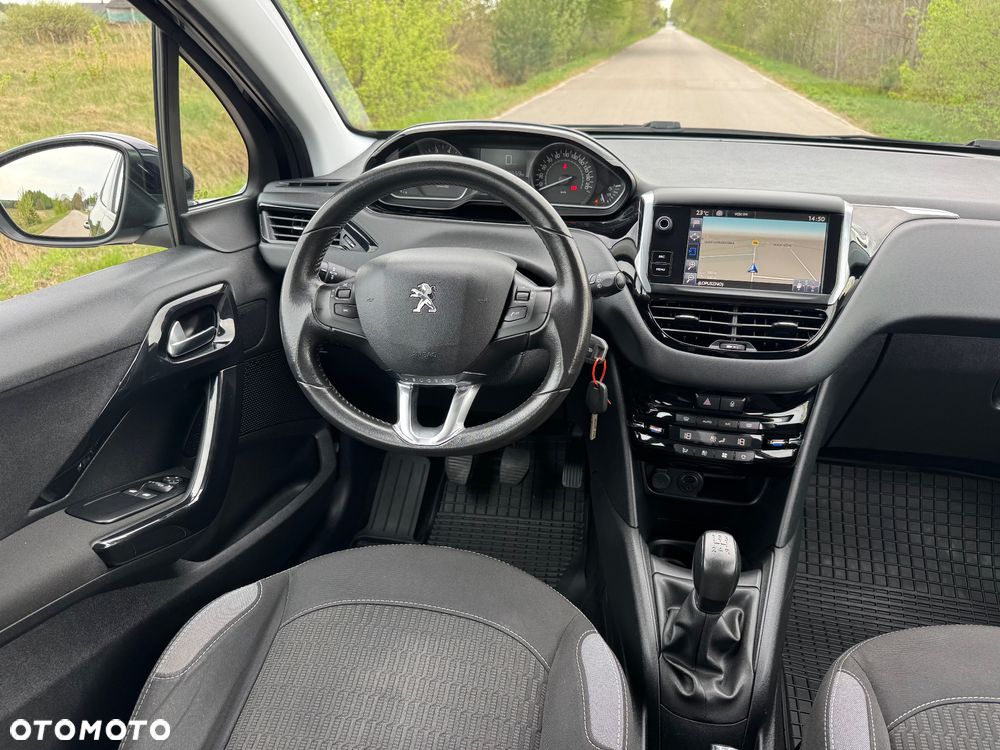 Peugeot 208 - 11