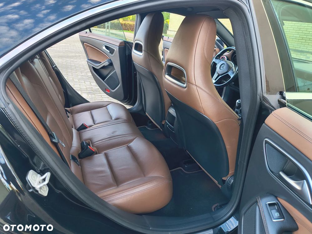 Mercedes-Benz CLA 180 UrbanStyle Edition - 24
