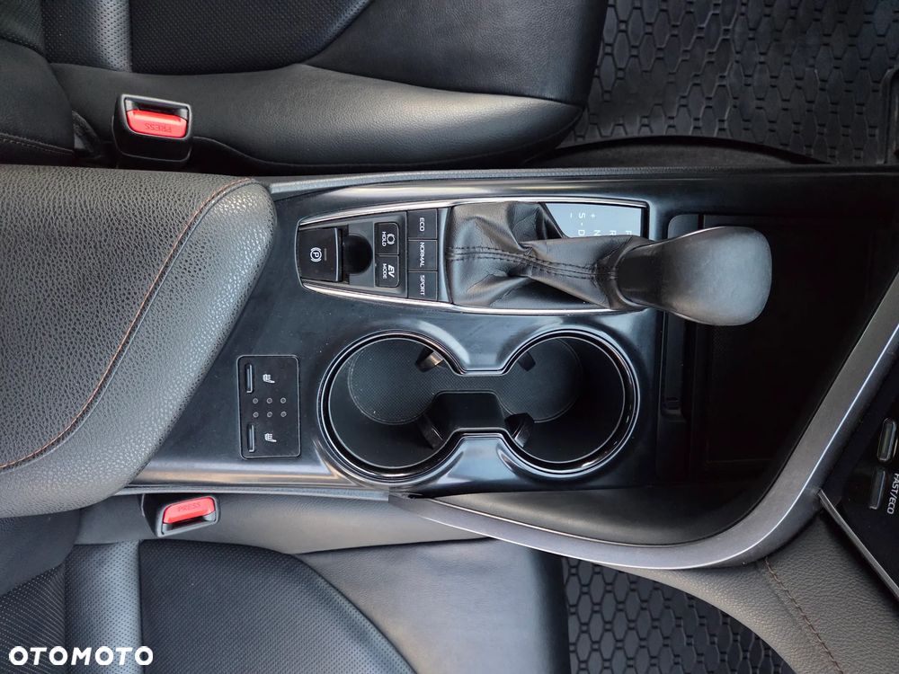Toyota Camry 2.5 Hybrid Prestige CVT - 32