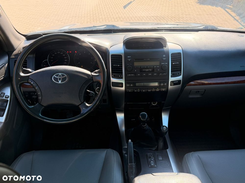 Toyota Land Cruiser - 2