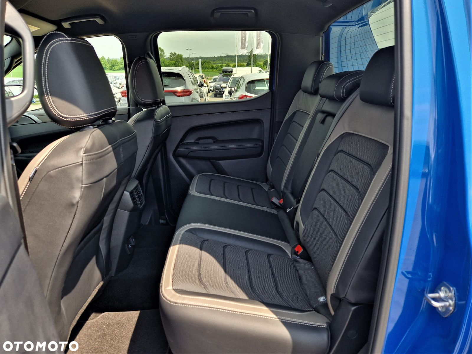 Volkswagen Amarok - 25