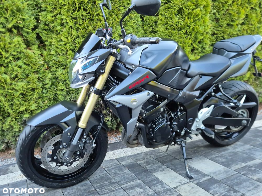 Suzuki GSR - 4