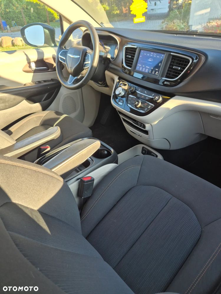 Chrysler Pacifica - 13