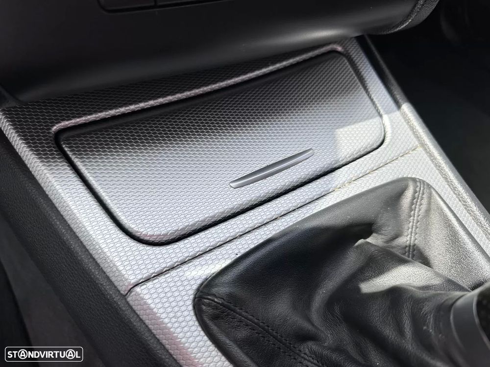 BMW 120 d Limited Edition Lifestyle c/ M Sport Pack - 37