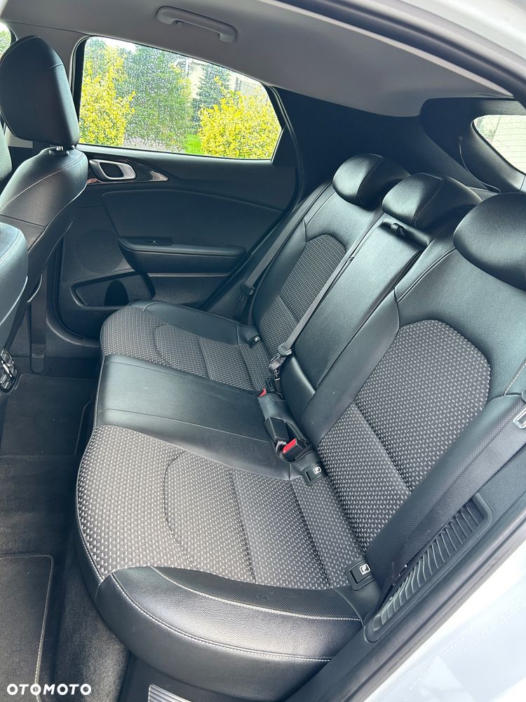 Kia XCeed - 10