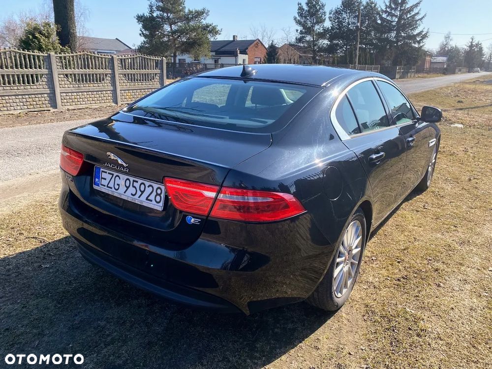 Jaguar XE - 4