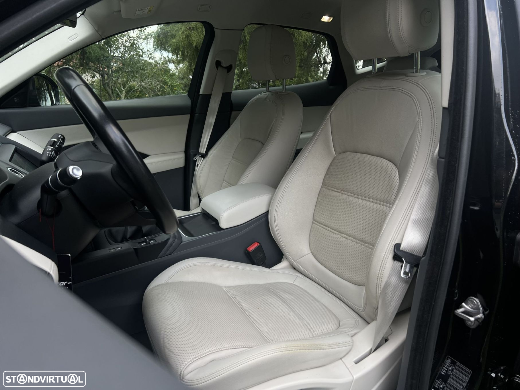 Jaguar E-Pace 2.0 i4D R-Dynamic S - 50