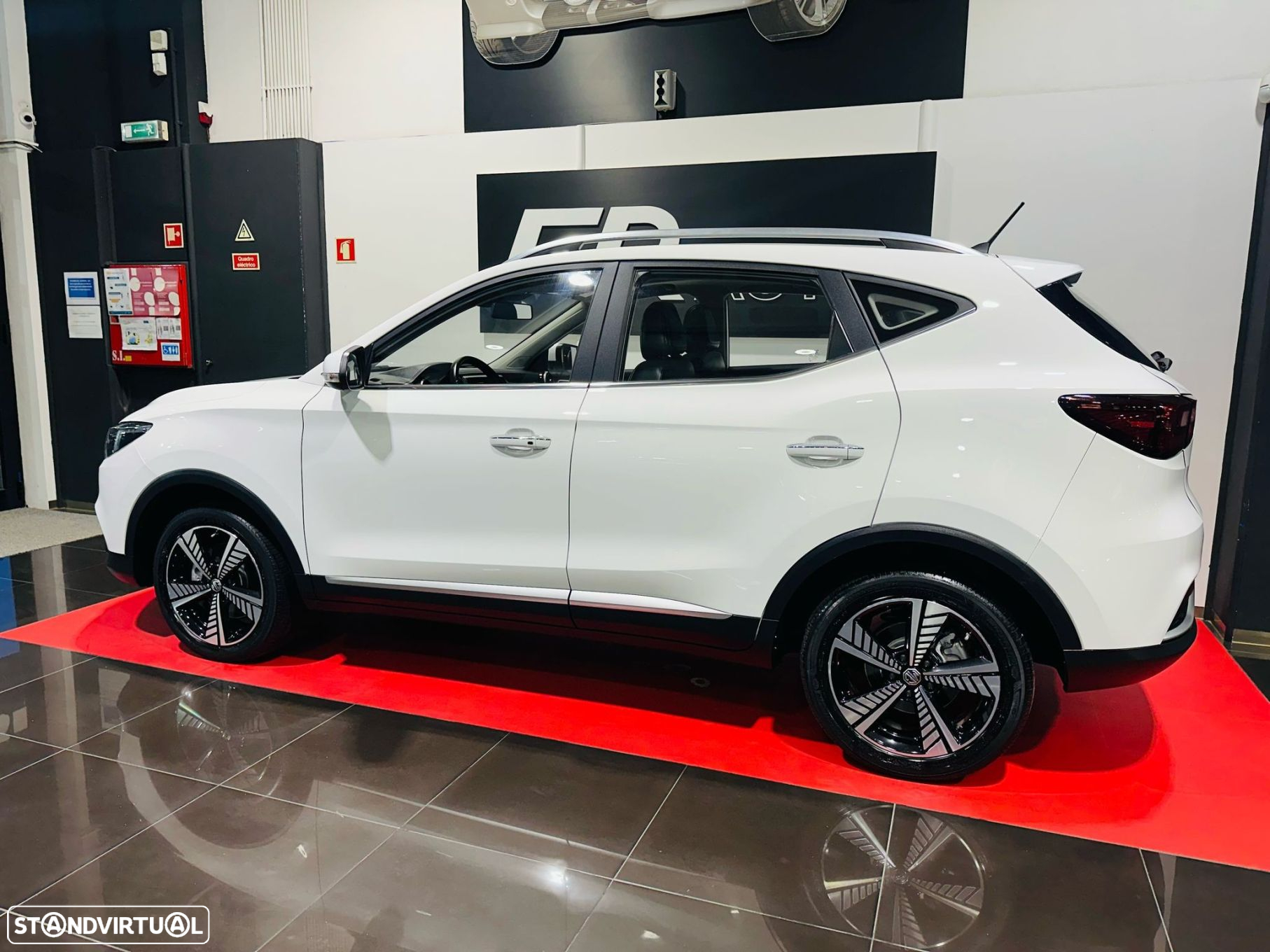 MG ZS EV 44.5 kWh Luxury - 12