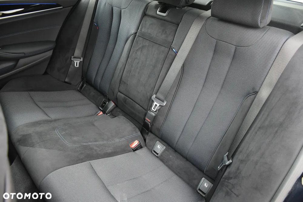 BMW Seria 5 530i xDrive M Sport Edition - 38