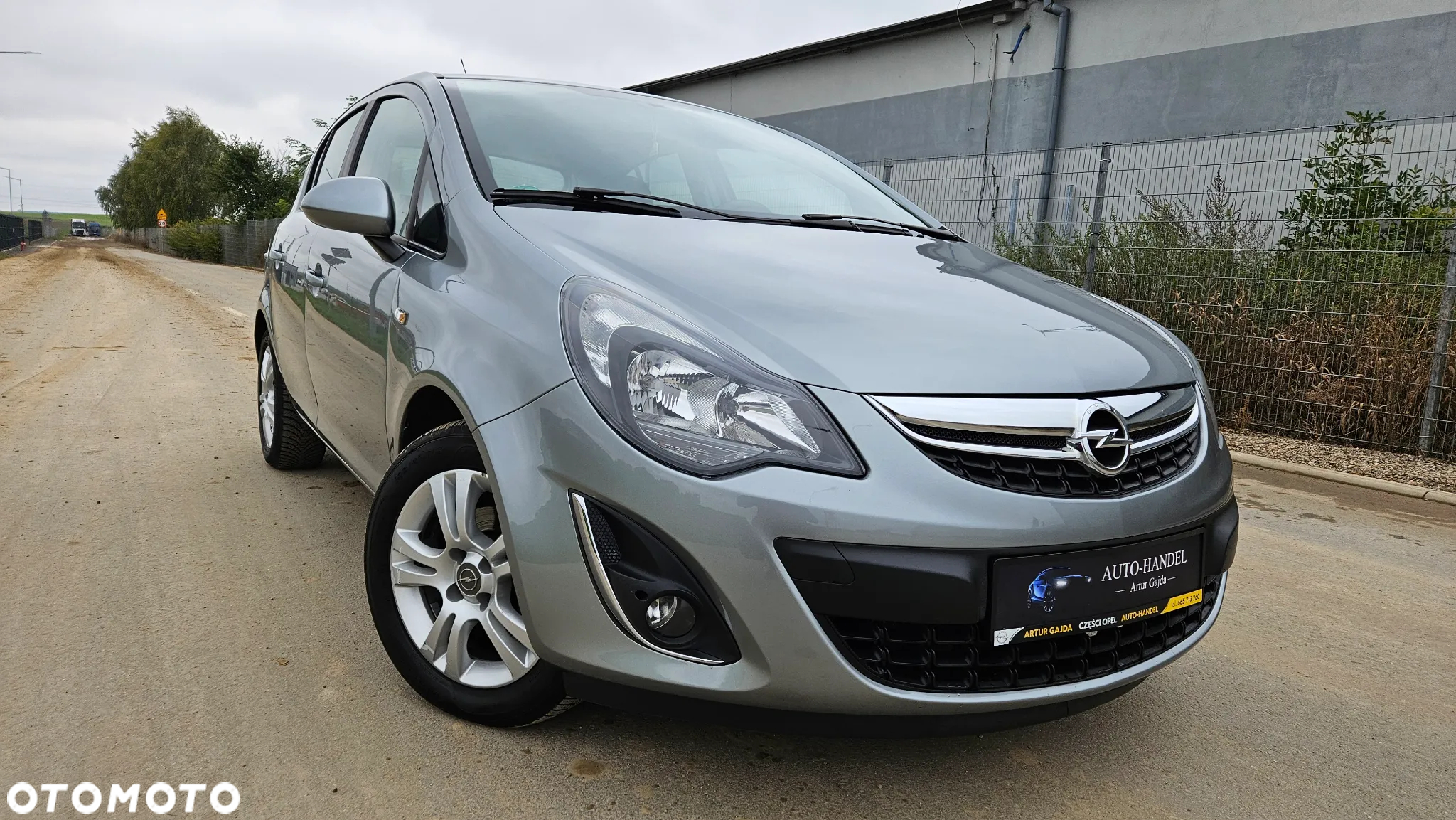 Opel Corsa 1.2 16V Cosmo - 2