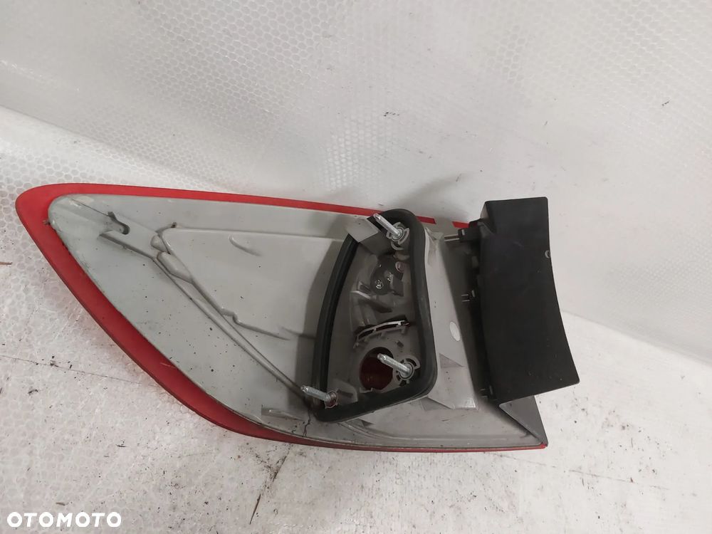 .  LAMPA TYL TYLNA PRAWA FORD MONDEO MK4 KOMBI - 4