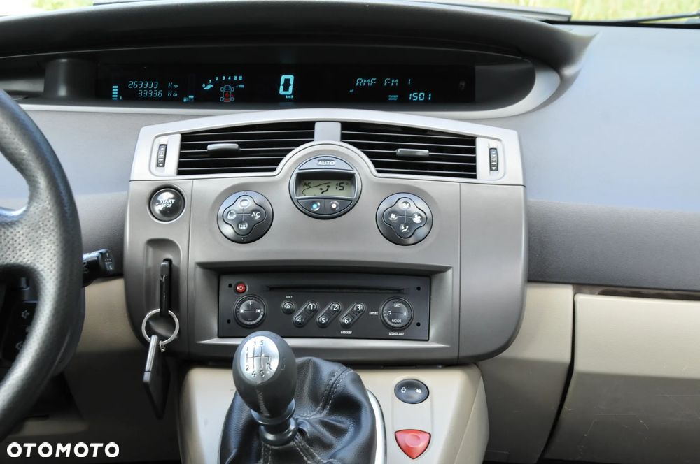 Renault Grand Scenic 1.9 dCi FAP Dynamique - 16