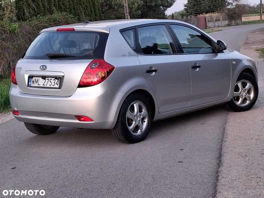 Kia Ceed - 4