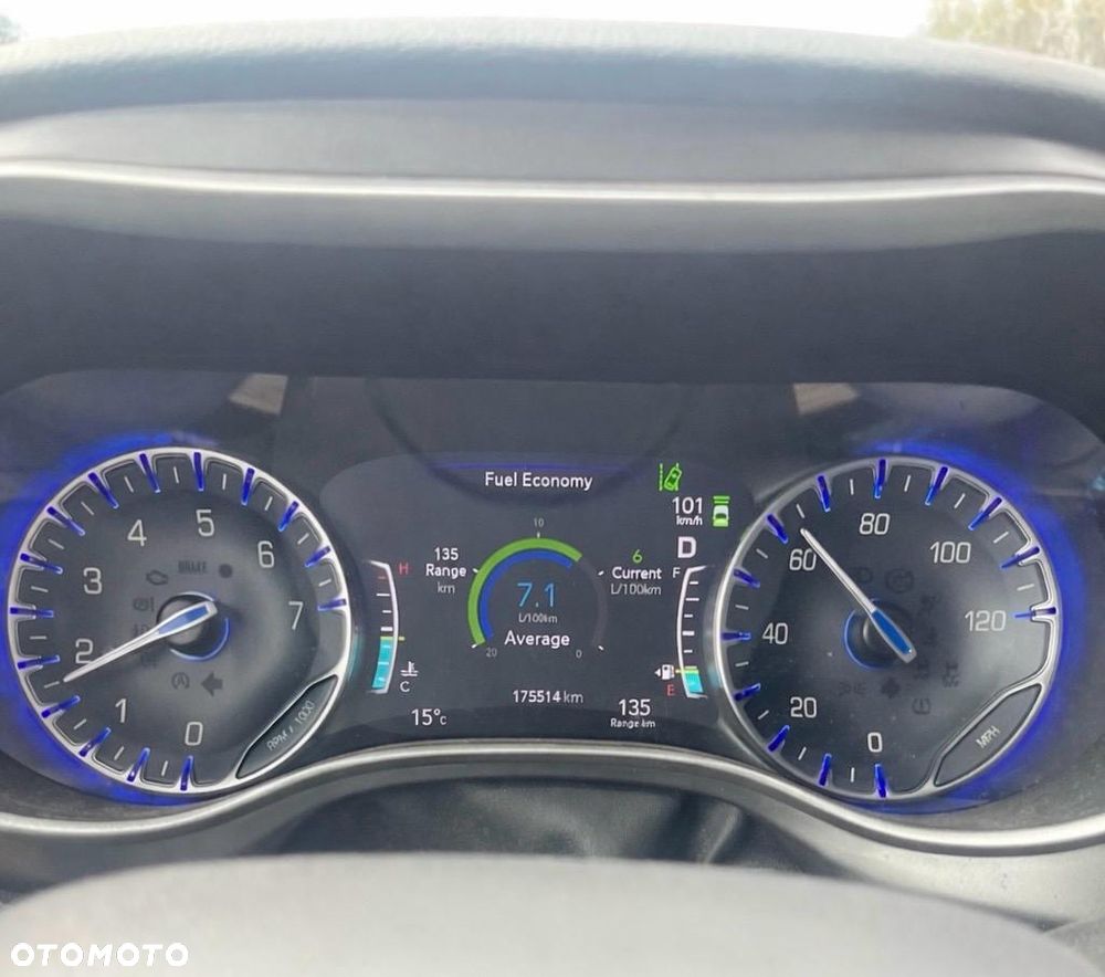 Chrysler Pacifica - 5