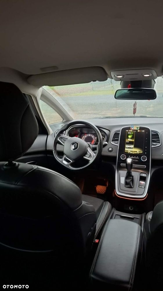 Renault Grand Scenic - 32